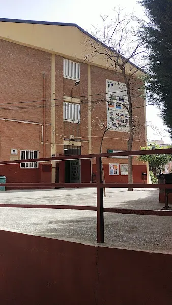 IES Jardines de Puerta Oscura - Instituto de secundaria en Málaga - foto 2