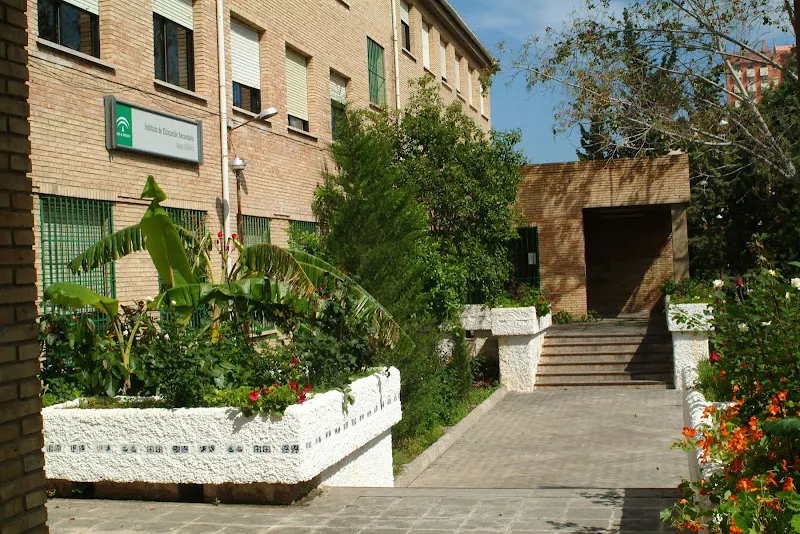 IES Isaac Albéniz - Instituto de secundaria en Málaga - foto 2