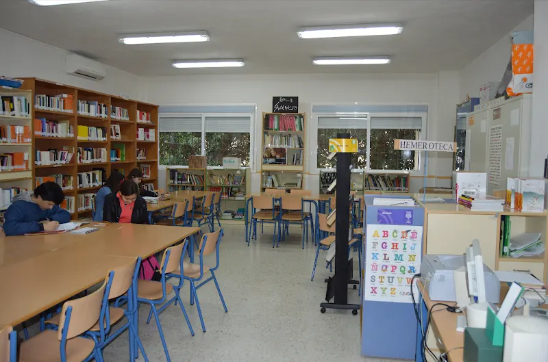 IES Puerto de la Torre - Instituto de secundaria en Málaga - foto 2