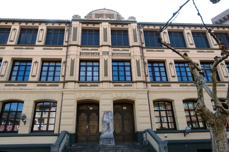 Colegio Público Uribarri - Uribarriko Eskola Publikoa - Colegio público en Bilbao - foto 2