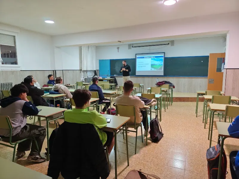 Grado Medio y Grado Superior de Técnico Deportivo de Fútbol en Bilbao | ESCUELAS CENETED