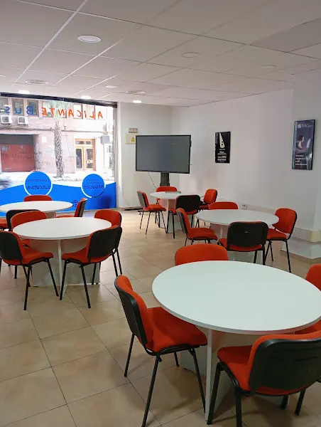 Campus Strat@innov Alicante Escuela de Negocios