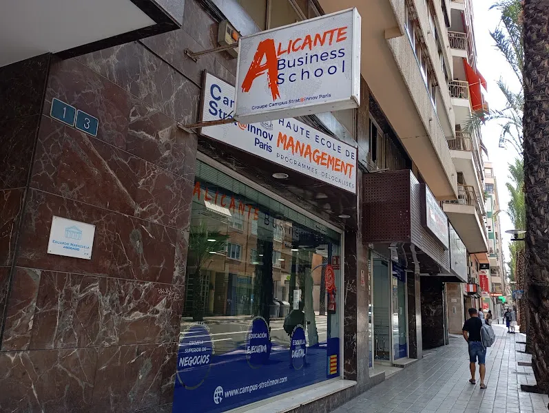 Campus Strat@innov Alicante Escuela de Negocios - Escuela universitaria en Alicante - foto 2