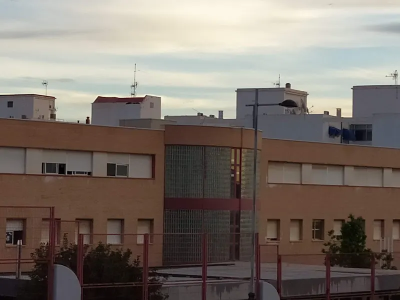Instituto de Educación Secundaria Clot de L'Illot - Instituto de secundaria en Campello (el) - foto 2