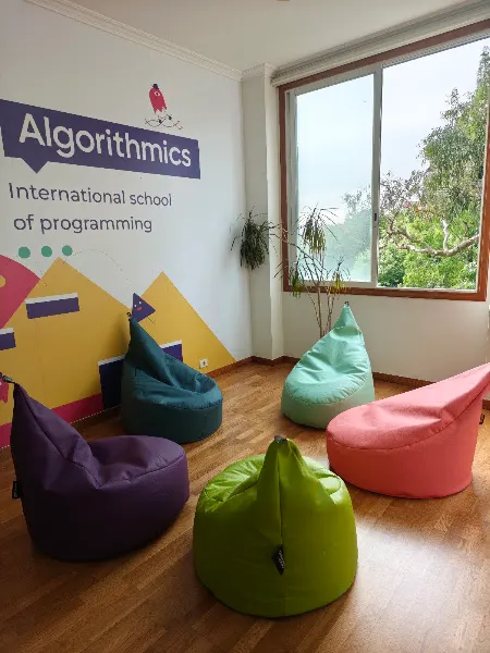 Algorithmics Vigo. Escuela de programación y robótica para niños/as y jóvenes - Centro educativo en Vigo - foto 2