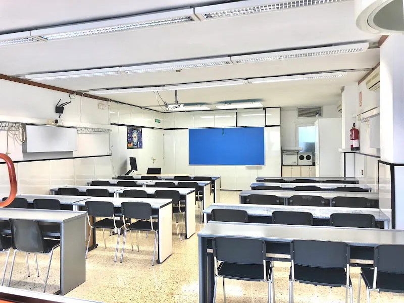 Escola Ramón y Cajal - Centro de formación profesional en Barcelona - foto 3