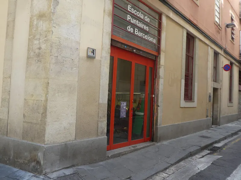 Escola de Puntaires de Barcelona - Centro de formación profesional en Barcelona - foto 2