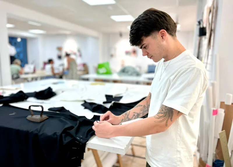 Escuela de costura, diseño de moda y vestuario. Workshop Granada. Clases actuales de corte y confección