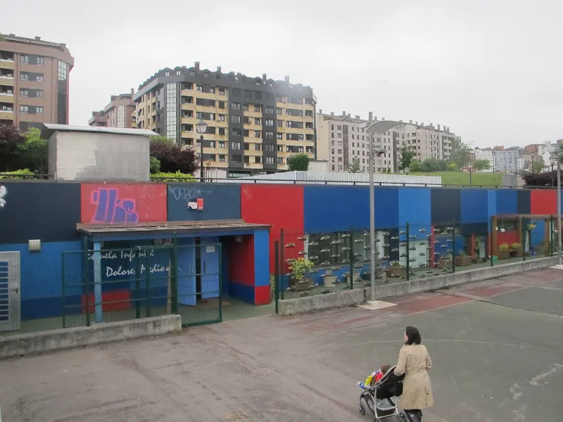 Escuela de Educación Infantil Dolores Medio - Colegio público en Oviedo - foto 2