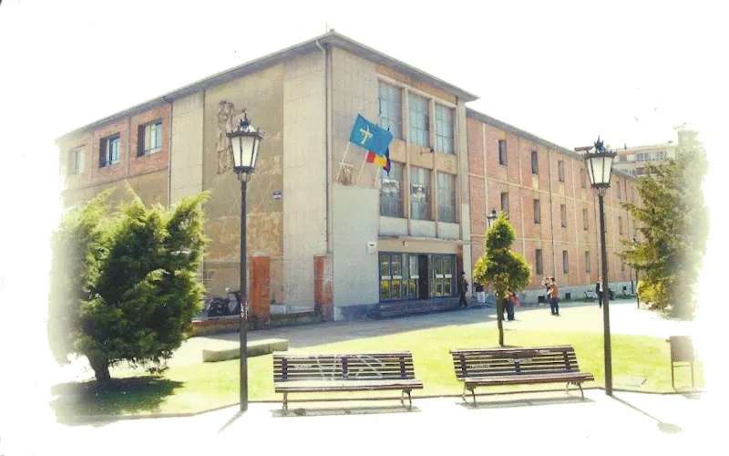 IES Aramo - Instituto de secundaria en Oviedo - foto 2