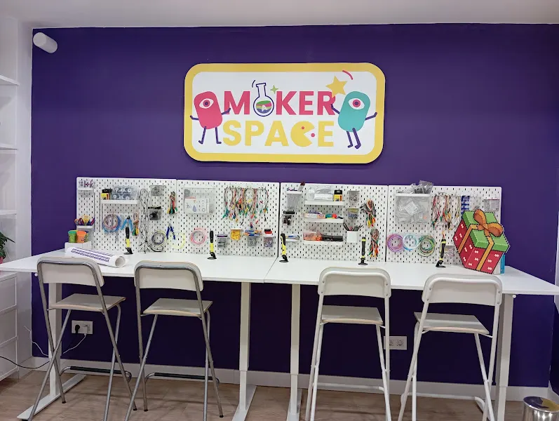 Algorithmics Santa Cruz de Tenerife. Escuela Internacional de programación para niños/as de 5 a 18 años - Centro educativo en Santa Cruz de Tenerife - foto 2