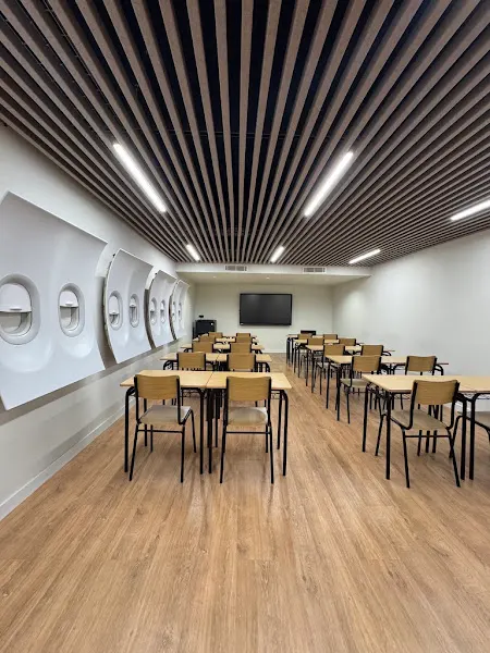 Air Hostess Barcelona - Escuela Homologada de Formación para Azafatas de Vuelo - Curso TCP en Barcelona - Centro de formación profesional en Barcelona - foto 3