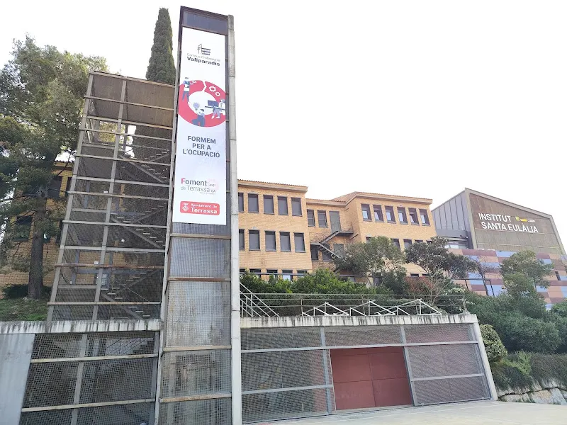 CFA Salvador Espriu - Centro educativo en Terrassa - foto 3