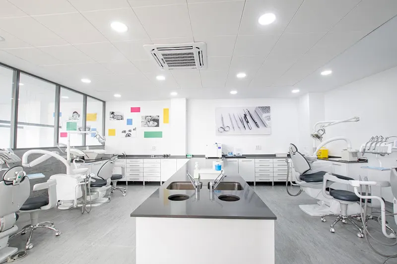 Escuela Esprohident: Grado Superior en Higiene y Prótesis dental (C.D.P Nuestra Señora del Rocío) - Jerez de la Frontera