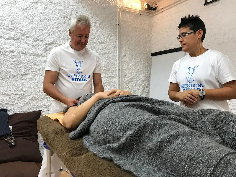 QÜESTIONS VITALS Escuela y Consulta de HOMEOPATIA y NATUROPATIA INTEGRATIVA.