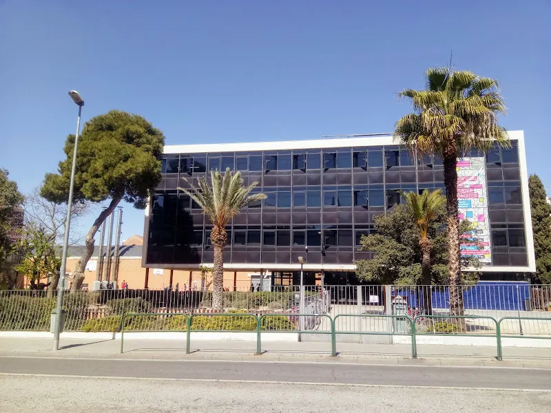 Ies el molí de la vila capellades - Instituto de secundaria en Sabadell - foto 2