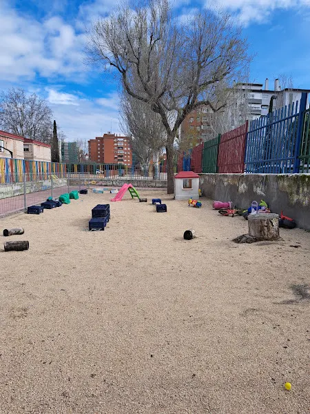 Casa De Niños Villaamil - Colegio público en Mostoles - foto 2