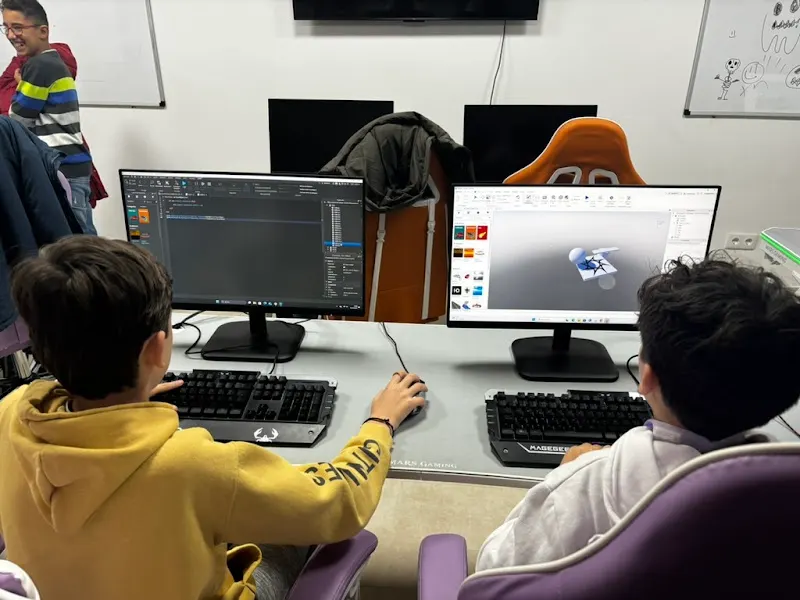 Algorithmics Torrejón de Ardoz. Escuela de programación para niños/as y jóvenes de 6 a 18 años - Centro educativo en Torrejón de Ardoz - foto 2