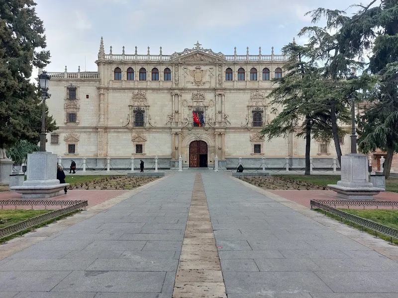 Blasones de Cisneros (Fachada Colegio San Ildefonso)
