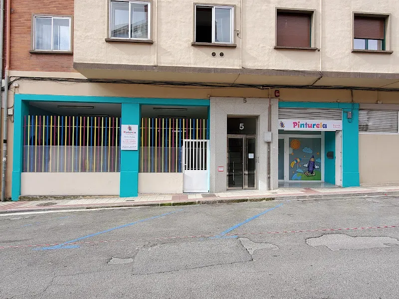 Escuela de Educación Infantil Milagrosa - Colegio público en Pamplona - foto 2