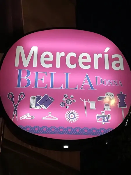 Escuela Tecnologica Alta Costura Versalles - Almería