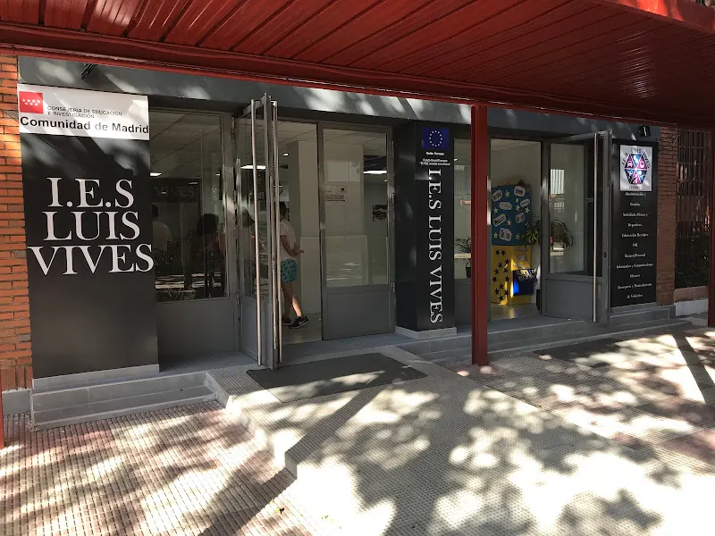 IES Luis Vives - Instituto de secundaria en Leganés - foto 2