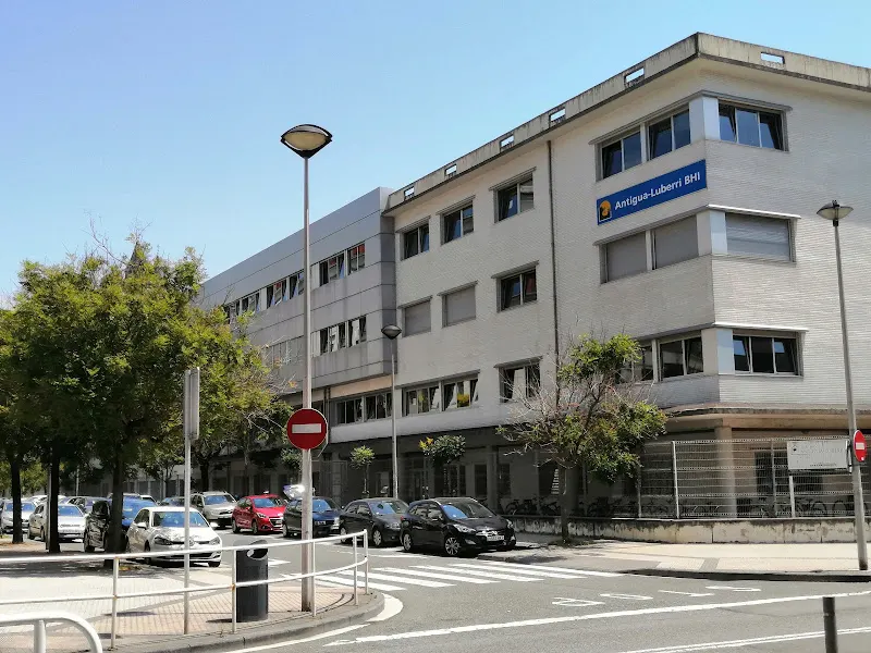Antigua-Luberri BHI - Instituto de secundaria en Donostia-San Sebastian - foto 2