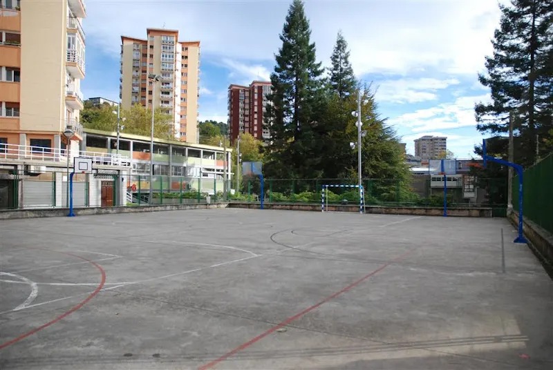 Colegio Público Mendiola - Colegio público en Donostia-San Sebastian - foto 2