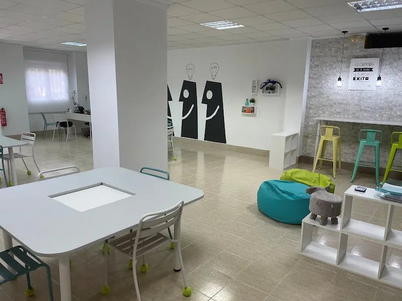 Academia Coneixements - Centro educativo en Castellón de la Plana - foto 2