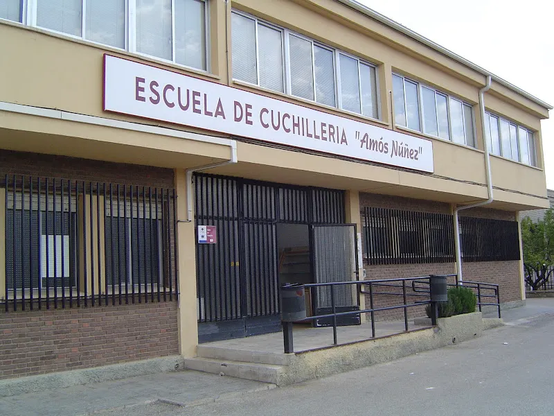ESCUELA DE CUCHILLERÍA "AMOS NÚÑEZ"