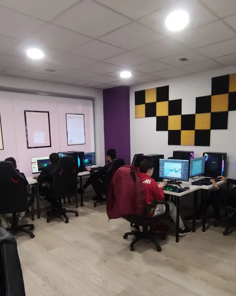 Algorithmics Alcorcón. Escuela de programación para niños/as y jóvenes de 5 a 18 años - Centro educativo en Alcorcón - foto 2
