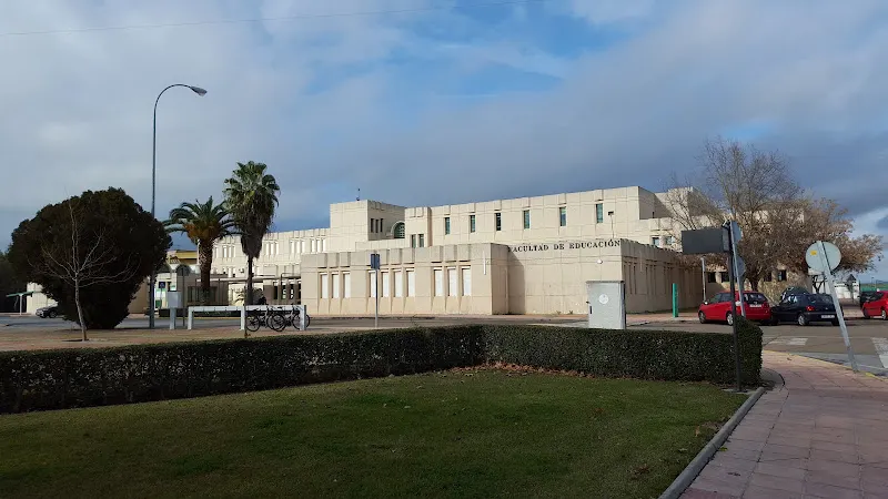 Facultad de Educación y Psicología - Universidad en Badajoz - foto 2