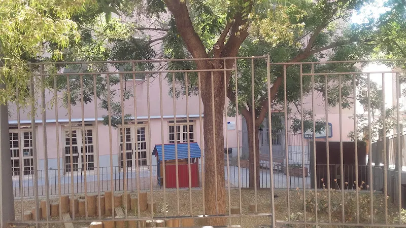 Escuela Pública Infantil Els Garrofers - Colegio público en Mataró - foto 3