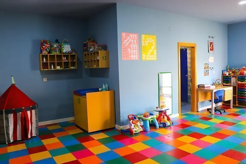 Escuela de Educación Infantil Manuel Tinoco Sánchez - Colegio público en Algeciras - foto 2
