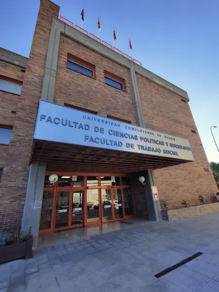 UCM Facultad de Trabajo Social - Universidad pública en Alcobendas - foto 2