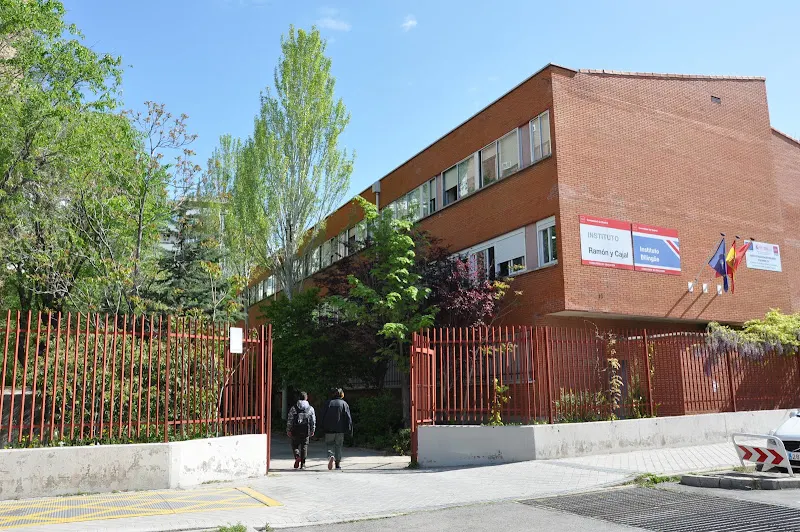 IES Ramón y Cajal - Instituto de secundaria en Madrid - foto 2