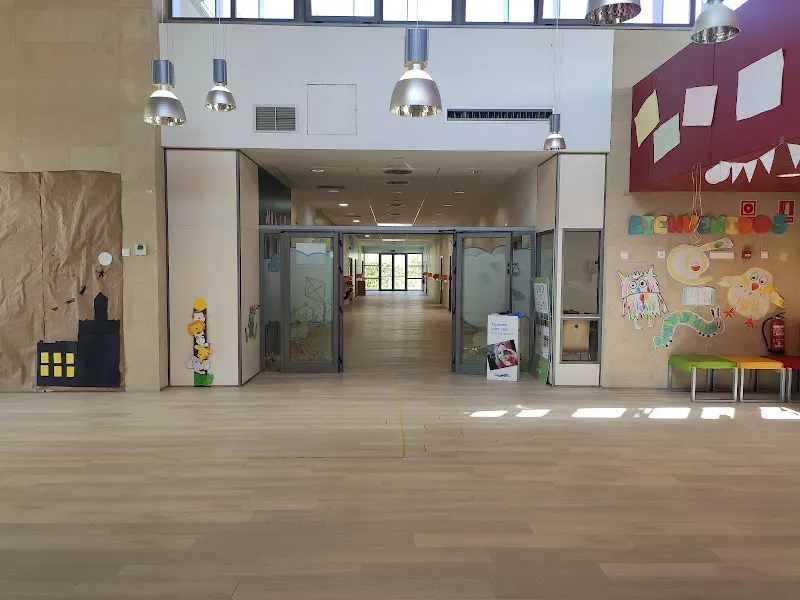 Escuela Infantil Lucero - San Pablo Sur (Aeropuerto - Sevilla Este) Alcosa - Torreblanca -Tarazona. Airbus - Workandlife - Sevilla