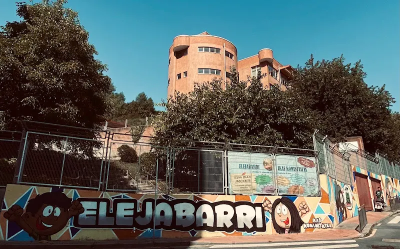 Centro de Educación Infantil y Primaria Irala - Colegio público en Bilbao - foto 3