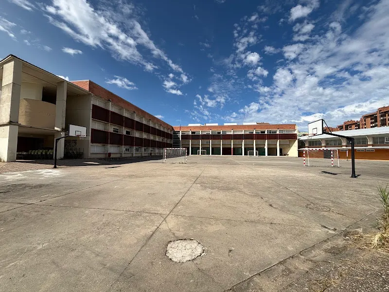 IES Julián Marías - Instituto de secundaria en Valladolid - foto 2