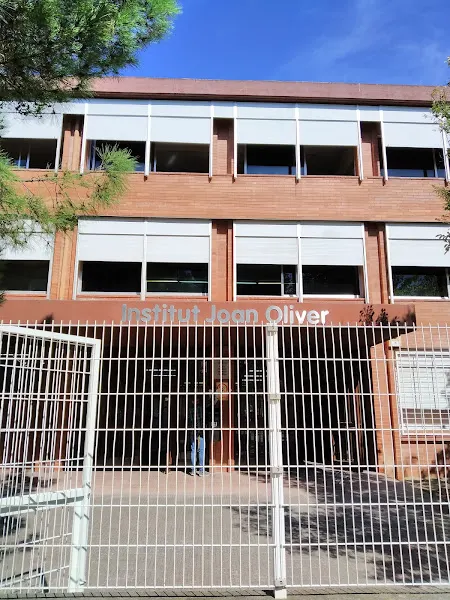 Institut Joan Oliver - Instituto de secundaria en Sabadell - foto 2