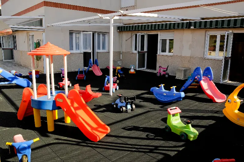 Escuela De Educación Infantil Casa De Niños Garabatos - Colegio público en Alcalá de Henares - foto 3
