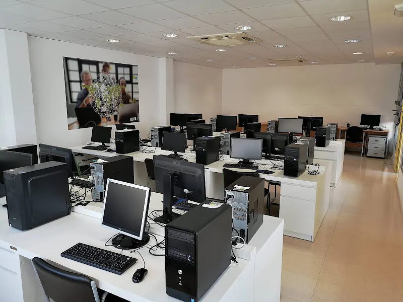 IEDIB (Instituto de enseñanza a distancia Islas Baleares) - Centro educativo en Palma - foto 2