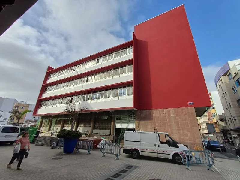 Centro Concertado de ESO y Bachillerato Nuestra Señora del Pilar - Centro educativo en Palmas de Gran Canaria (Las) - foto 2