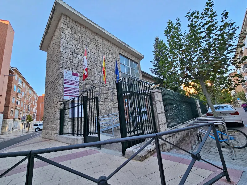 Centro Público de Educación de Personas Adultas (CEPA) Felipe II - Colegio público en Valladolid - foto 2