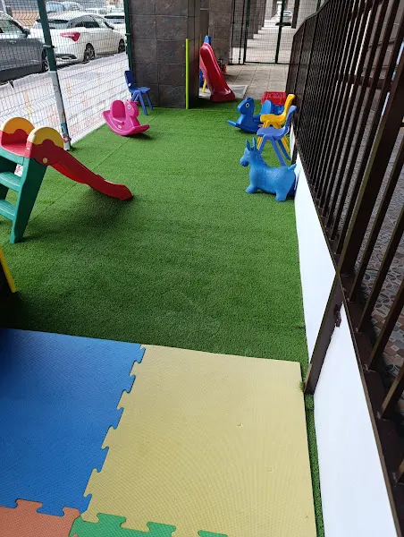 Centro Infantil El País de Nunca Jamás (Adherido al programa de ayuda de la Junta de Andalucía) - Huelva