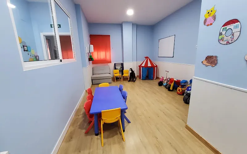 Centro Infantil El País de Nunca Jamás (Adherido al programa de ayuda de la Junta de Andalucía) - Centro educativo en Huelva - foto 2