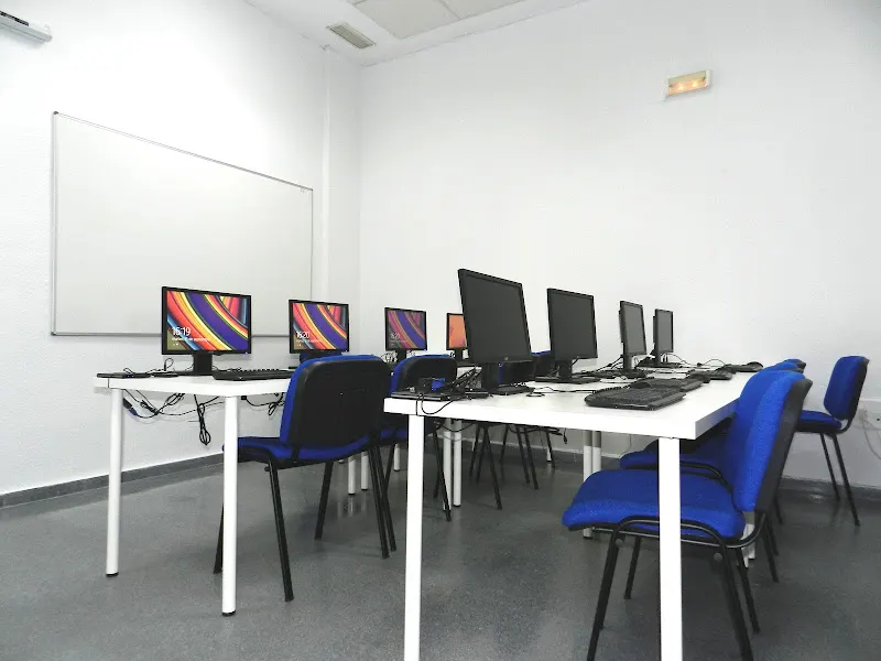 CEPA Abril- Aula UVA - Centro educativo en Badajoz - foto 2