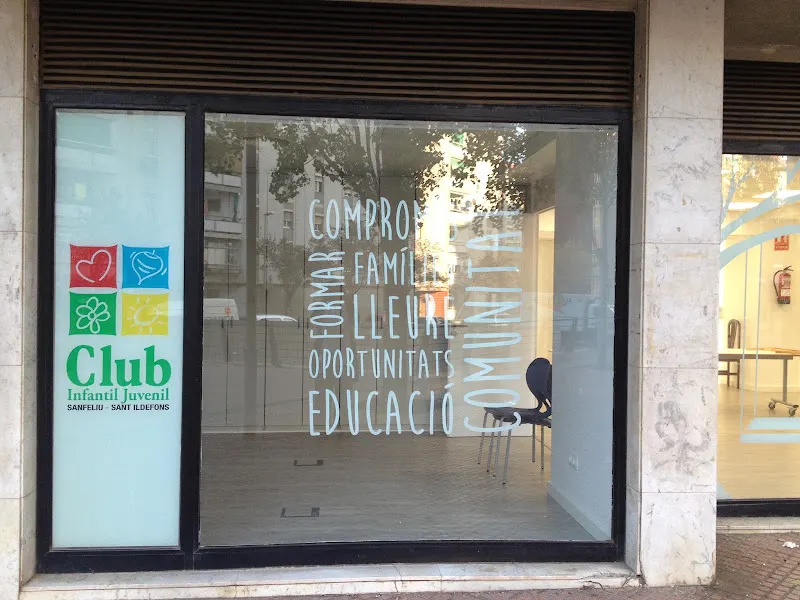 El Petit SI - Centro educativo en Hospitalet de Llobregat (L) - foto 2