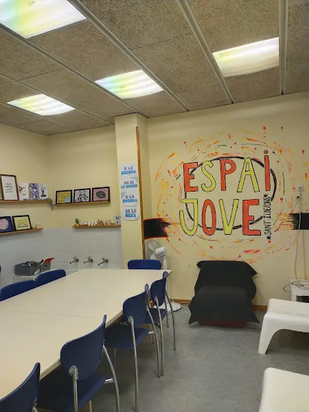 Espai Jove Sant Ildefons - Centro educativo en Hospitalet de Llobregat (L) - foto 2