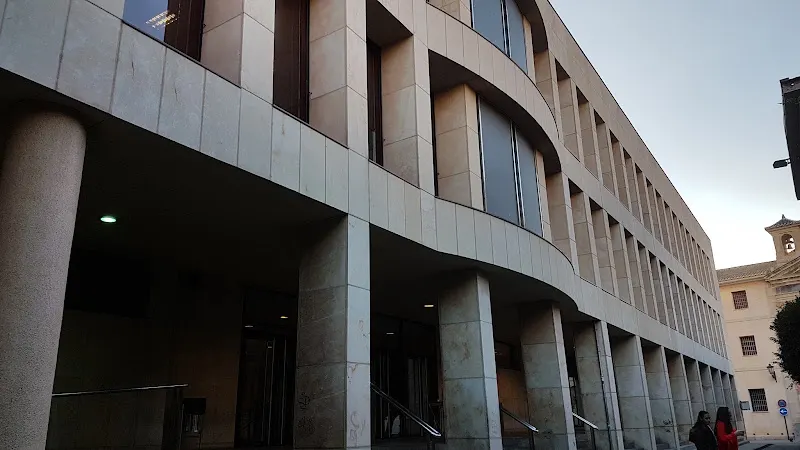 Facultad De Ciencias Sociales Y Jurídicas De Orihuela - Universidad en Orihuela - foto 2